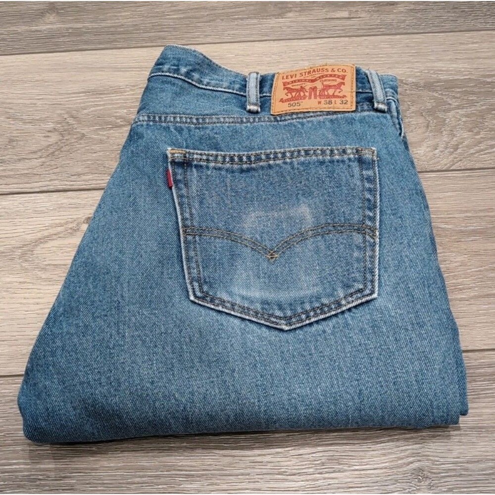 LEVI'S 505 MEN'S 38x32 JEANS Blue Straight Fit 5 Pocket MEDIUM WASH